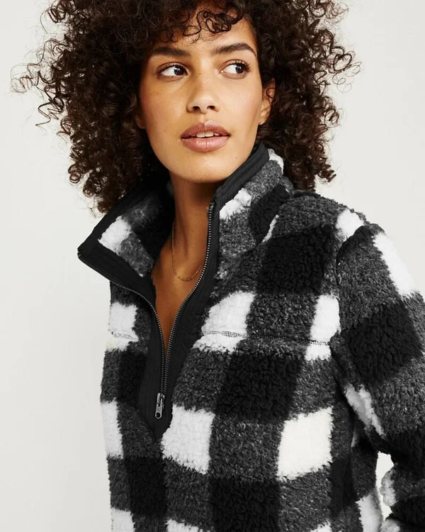 Abercrombie & Fitch Women's The Essential A&F Sherpa Fleece in White and Black Check - Size XS