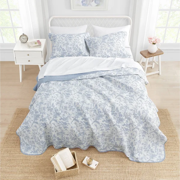 Laura Ashley Amberley Blue Quilt Set - King