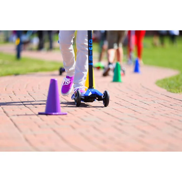 Kickboard USA MM0035 Maxi Micro Scooter with TBar, Blue