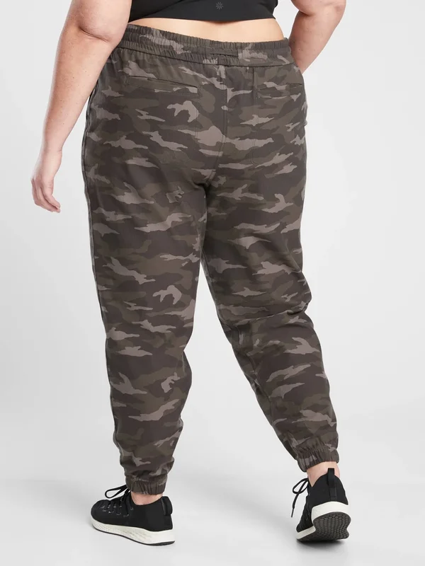Athleta Women's Camo Farallon Jogger Black Olive Camo Size 10
