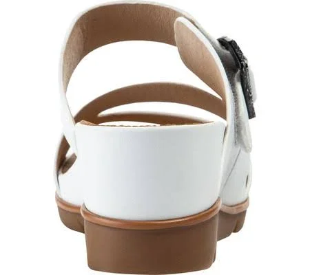Women's Baretraps Laralee Wedge Sandal - White - Size 9