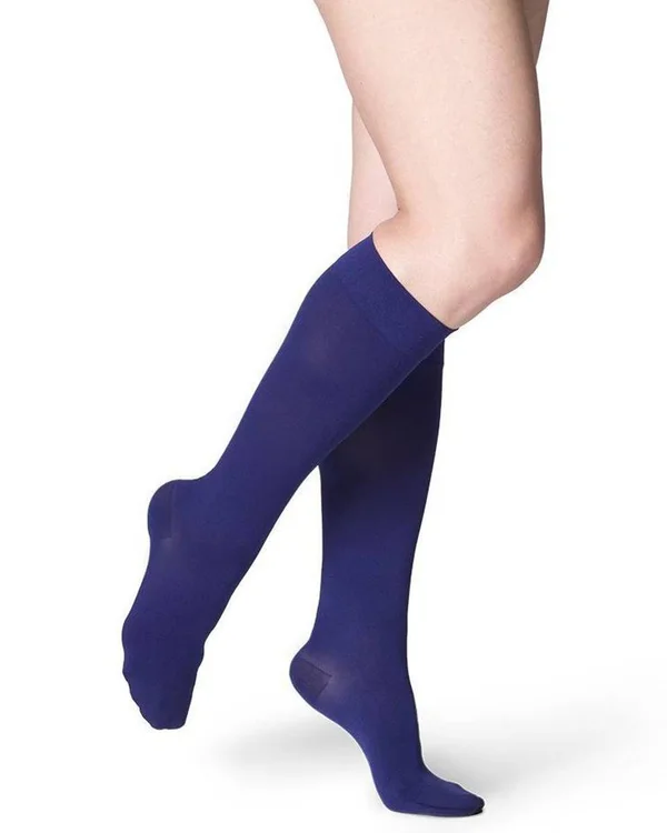Sigvaris 842 Soft Opaque Women's 20-30 mmHg Knee High, Caramel, MS, Closed Toe