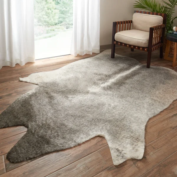 Alexander Home Faux Cowhide Grey/ Ivory Area Rug - 3&10 x 5& Grey/ Ivory (3&10 x 5&0)