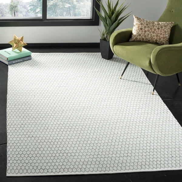Safavieh Montauk MTK608G 5&0x22 x 8&0x22 Light Green, Ivory Area Rug