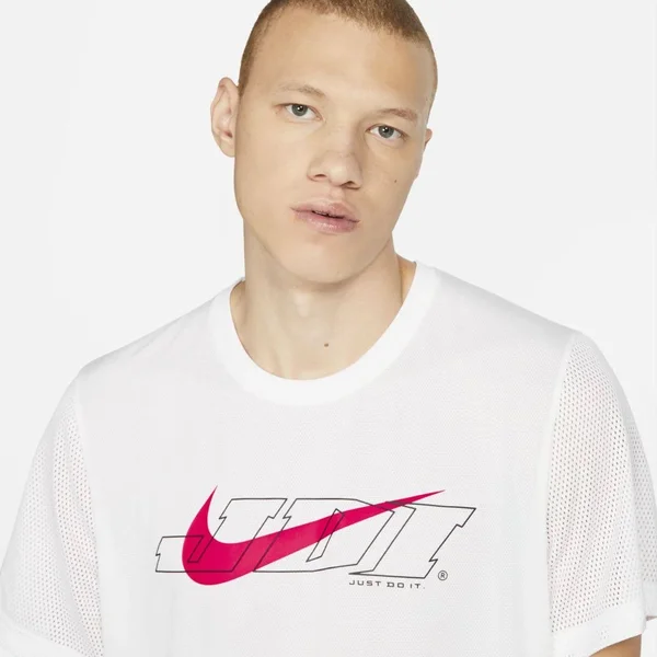 Nike Sport Clash Men's Short-Sleeve Training Top in White - Size: Small, CZ7718-100