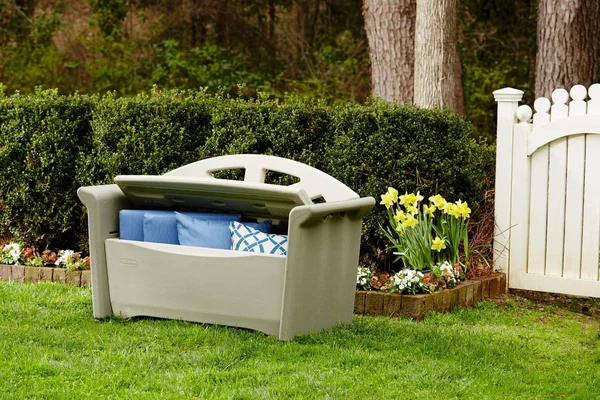 Rubbermaid Patio Storage Bench