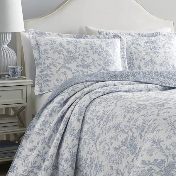 Laura Ashley Amberley Blue Quilt Set - King