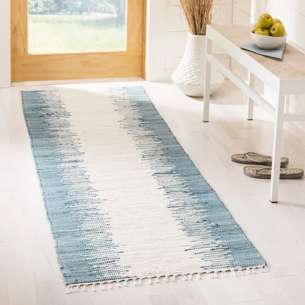 Safavieh Montauk Area Rug, Blue: 5-ft x 8-ft
