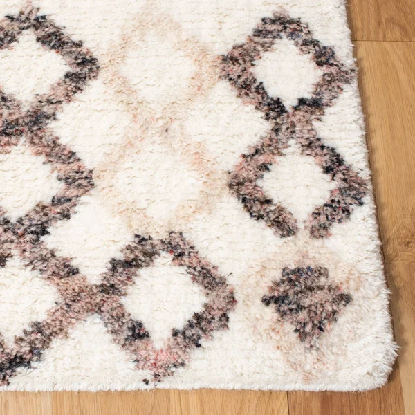 Safavieh Casablanca Rug Collection CSB528A - Ivory, Pink - 4' x 6'