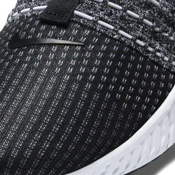 Nike Men's React Phantom Run Flyknit 2 Running Shoes, Black