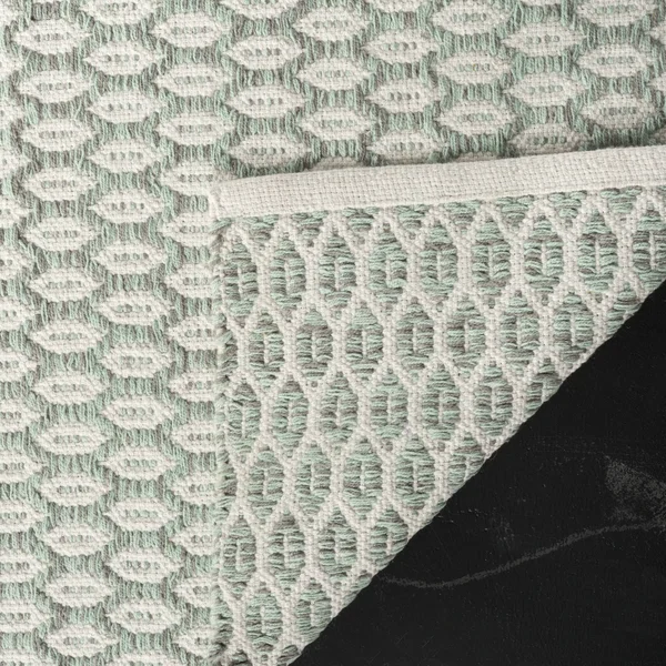 Safavieh Montauk MTK608G 5&0x22 x 8&0x22 Light Green, Ivory Area Rug
