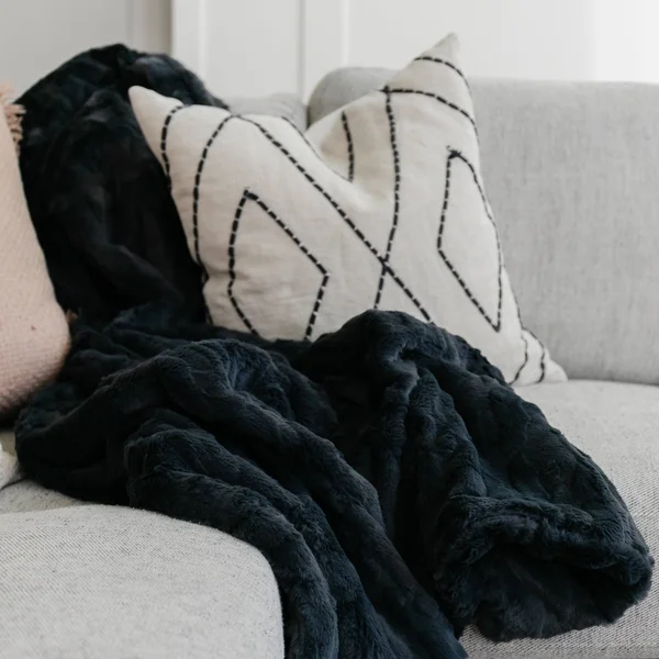 Saranoni Lush XL Throw Blanket - Charcoal