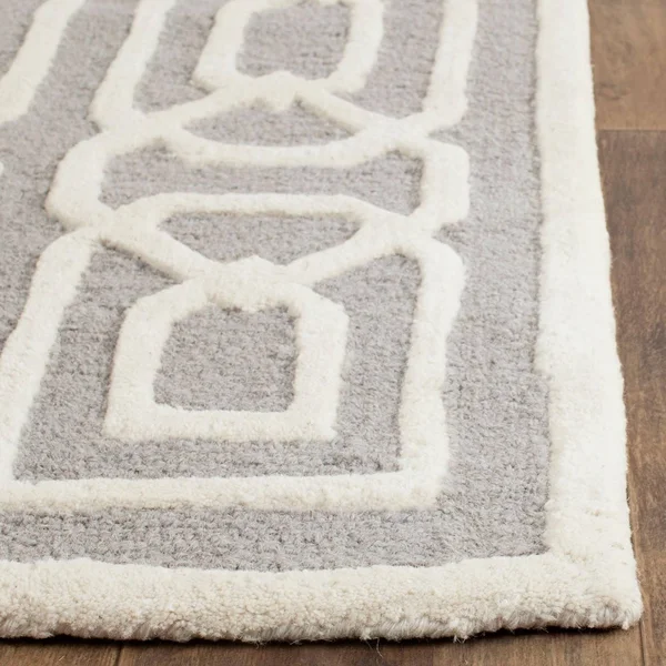 Safavieh Cambridge Silver & Ivory 2&-6x22 x 8& Rug