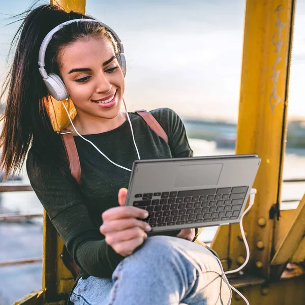 Acer Chromebook Spin 311 CP311-2H-C3KA Convertible Laptop, Intel Celeron N4000, 11.6x22 HD Touchscreen, 4GB Lpddr4, 64GB eMMC, G