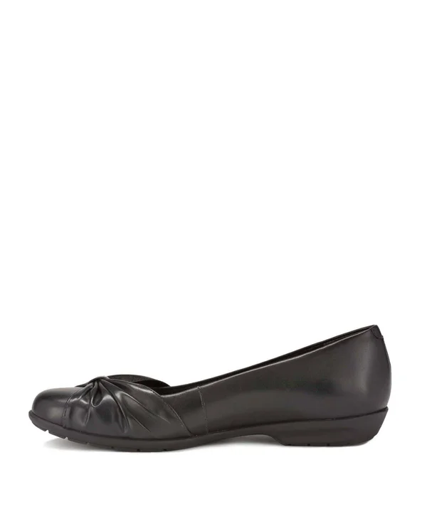 Walking Cradles Fall (Black Leather) Women's Shoes
