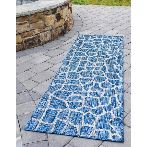 Unique Loom Outdoor Giraffe Aqua Blue 4 ft. x 6 ft. Area Rug