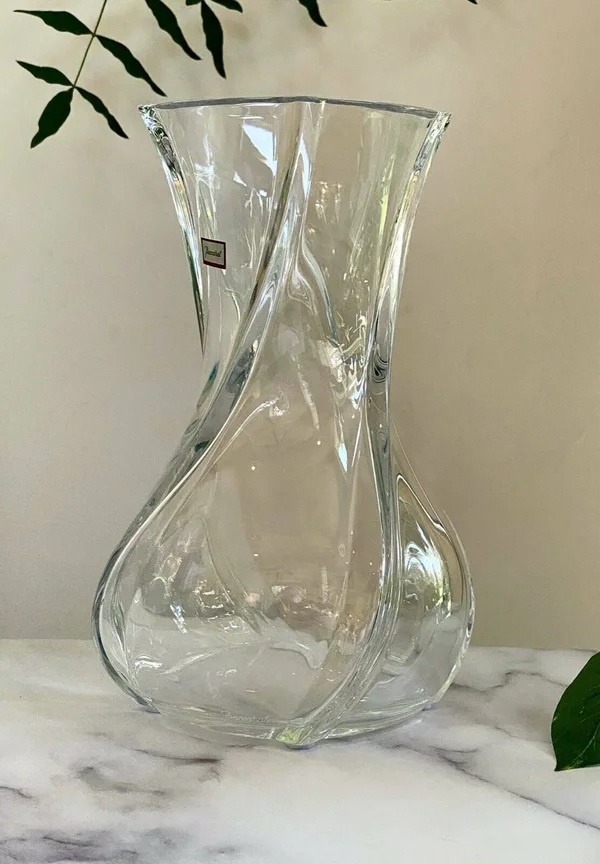 Baccarat Medium Serpentin Vase
