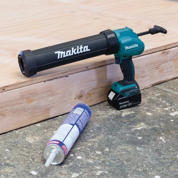 Makita XGC01T1C 18V LXT 5.0 Ah Cordless Lithium-Ion 29 oz. Caulk and Adhesive Gun Kit