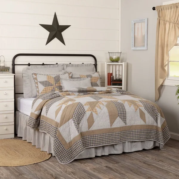 Dakota Star Farmhouse Blue King Quilt