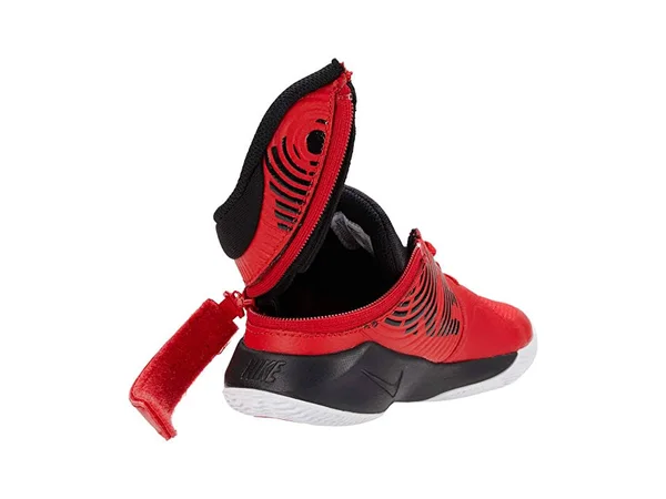 Nike Team Hustle D 9 Flyease Little Kids& Shoe