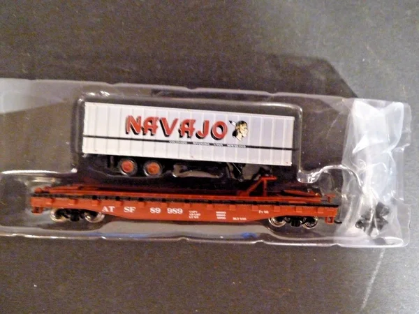 Bachmann 16751 N Santa Fe 52&6x22 Flatcar w/35& Navajo Trailer