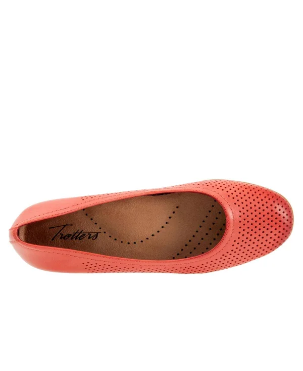 Trotters Darcey 6 Women's Tan