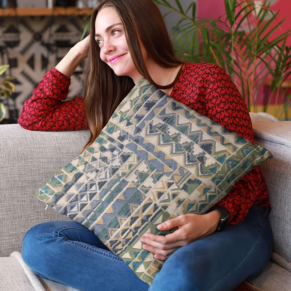 Plutus 16x22 x 16x22 Pyramids Border Luxury Throw Pillow in Blue