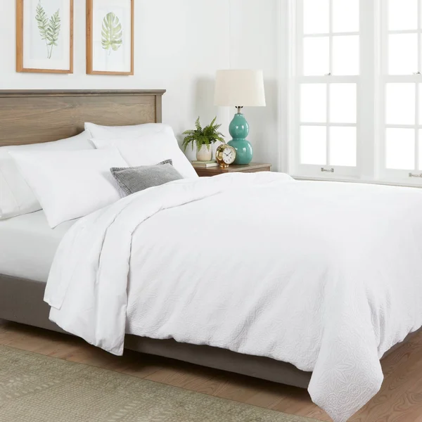 White Matelasse Duvet Cover Set (Full/Queen) - Threshold