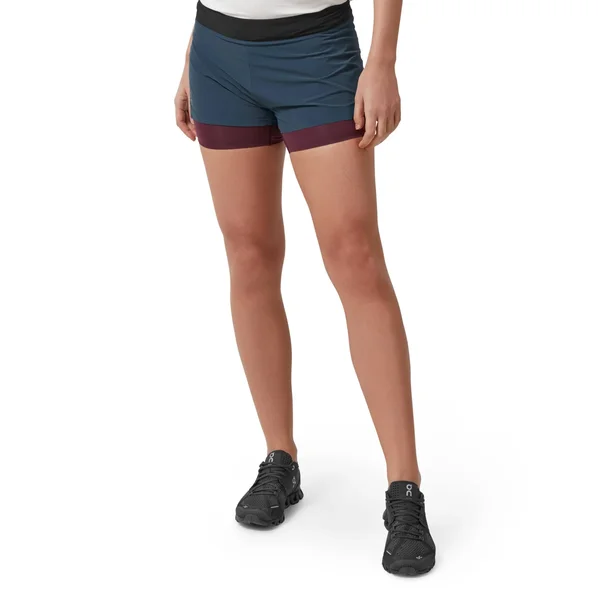 on Running Women's Running Shorts, Navy/Mulberry, Medium