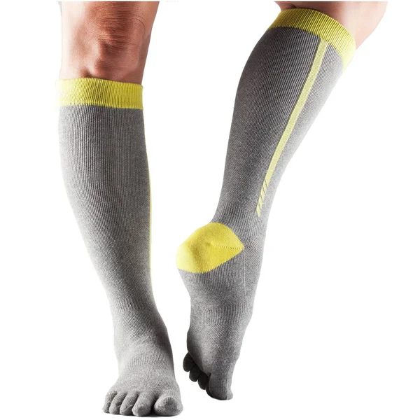 ToeSox Zoe Sport Compression Knee High Socks - Medium, Black 4AM