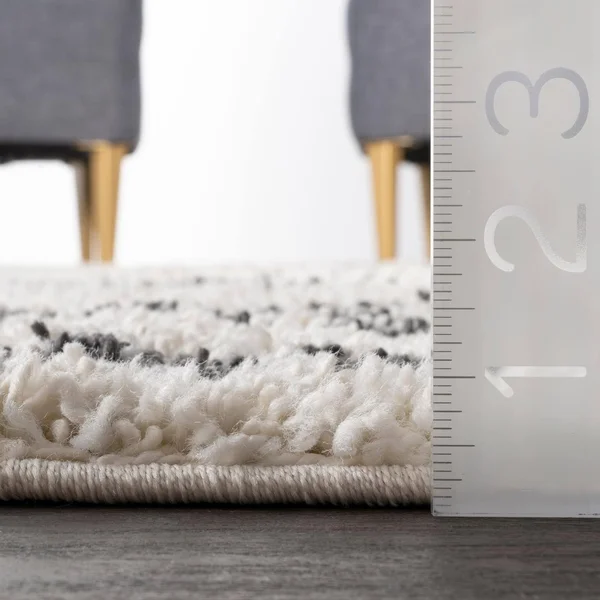nuLOOM Mackie Moroccan Diamond Shag Off-White 6 ft. Round Rug - Beige