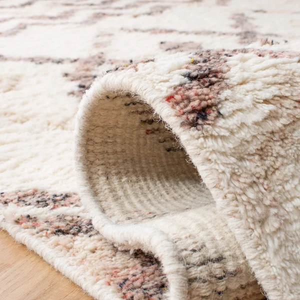 Safavieh Casablanca Rug Collection CSB528A - Ivory, Pink - 4' x 6'