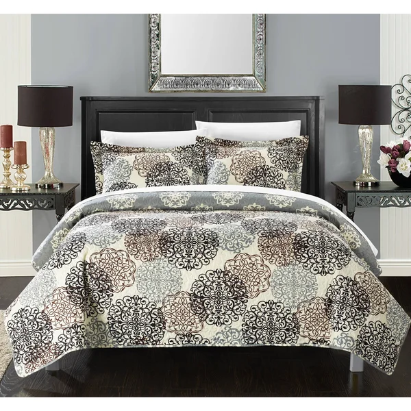The Curated Nomad Moondance Boho Inspired Reversible 7-Piece Quilt Set - Grey/White - Queen